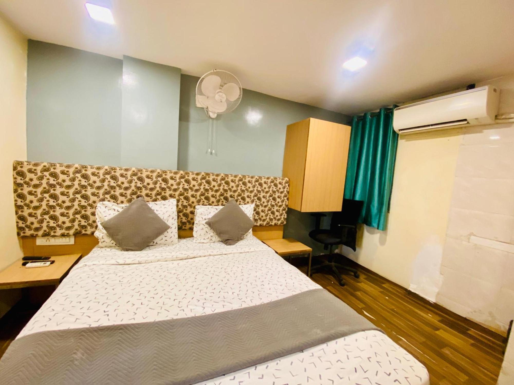 Hotel Abc Satellite Prahlad Nagar Ahmedabad Exterior foto