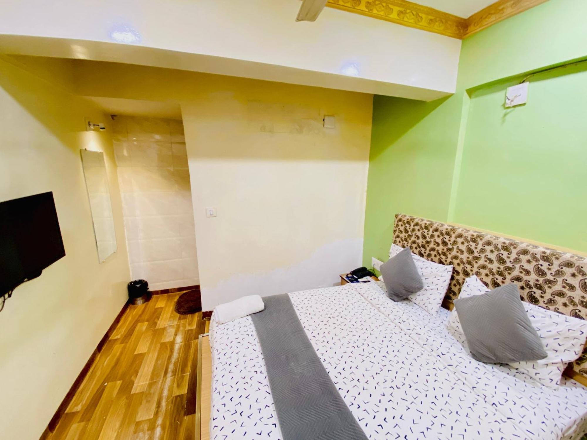 Hotel Abc Satellite Prahlad Nagar Ahmedabad Exterior foto