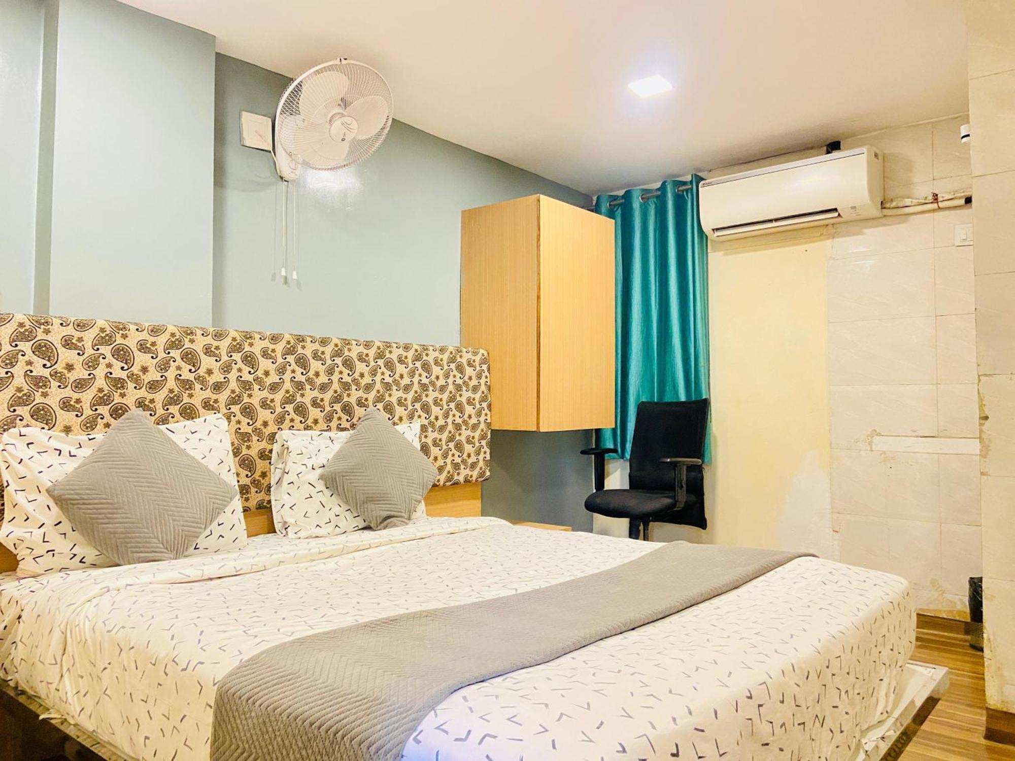 Hotel Abc Satellite Prahlad Nagar Ahmedabad Exterior foto