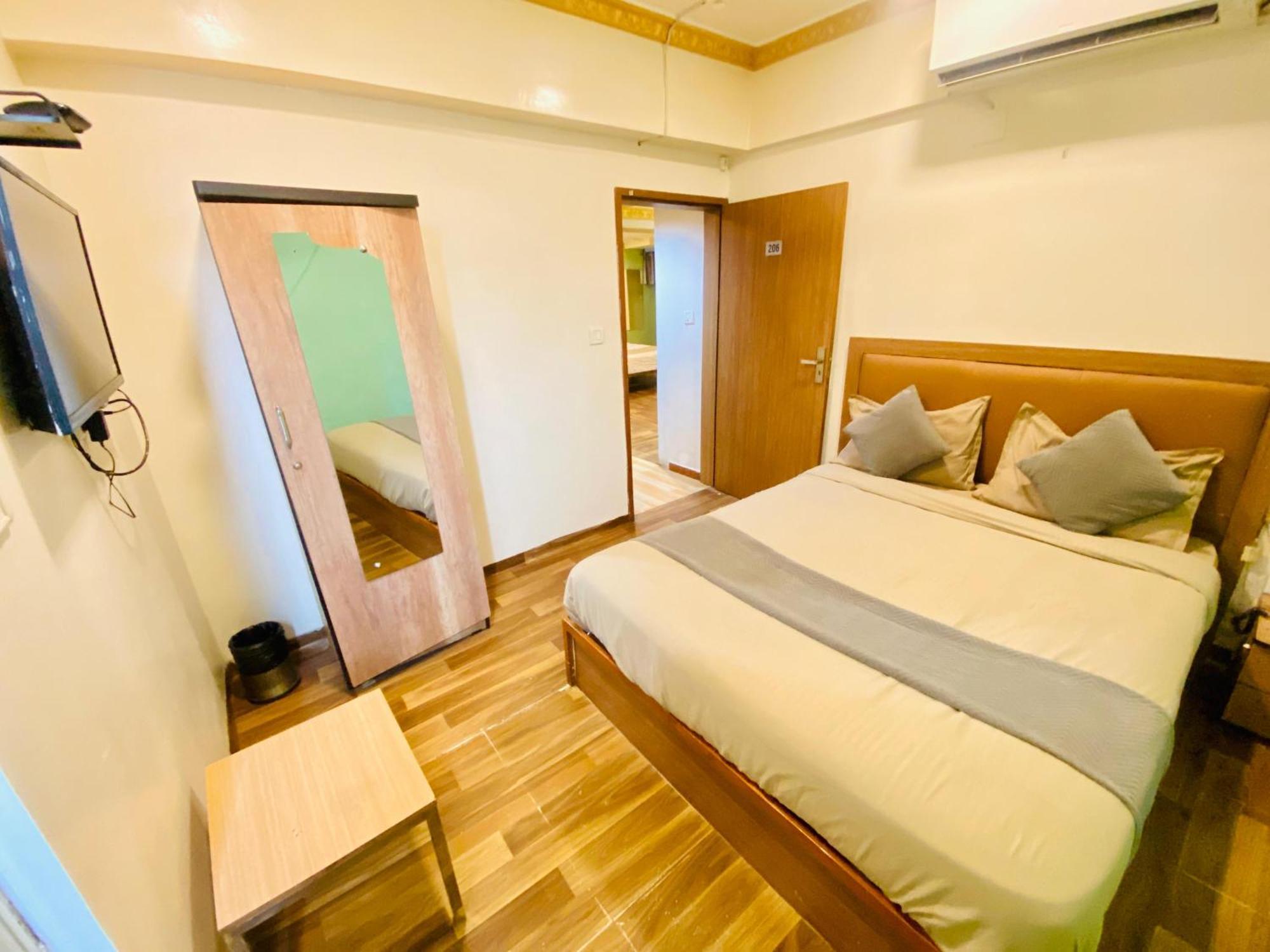 Hotel Abc Satellite Prahlad Nagar Ahmedabad Exterior foto