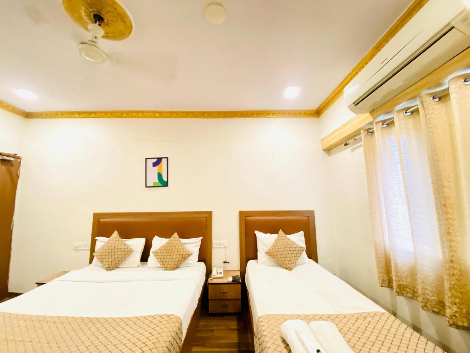 Hotel Abc Satellite Prahlad Nagar Ahmedabad Exterior foto