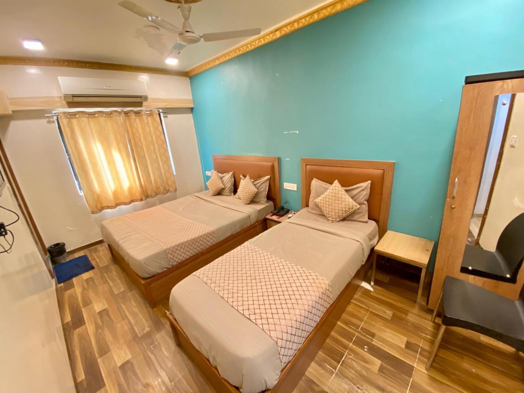 Hotel Abc Satellite Prahlad Nagar Ahmedabad Exterior foto
