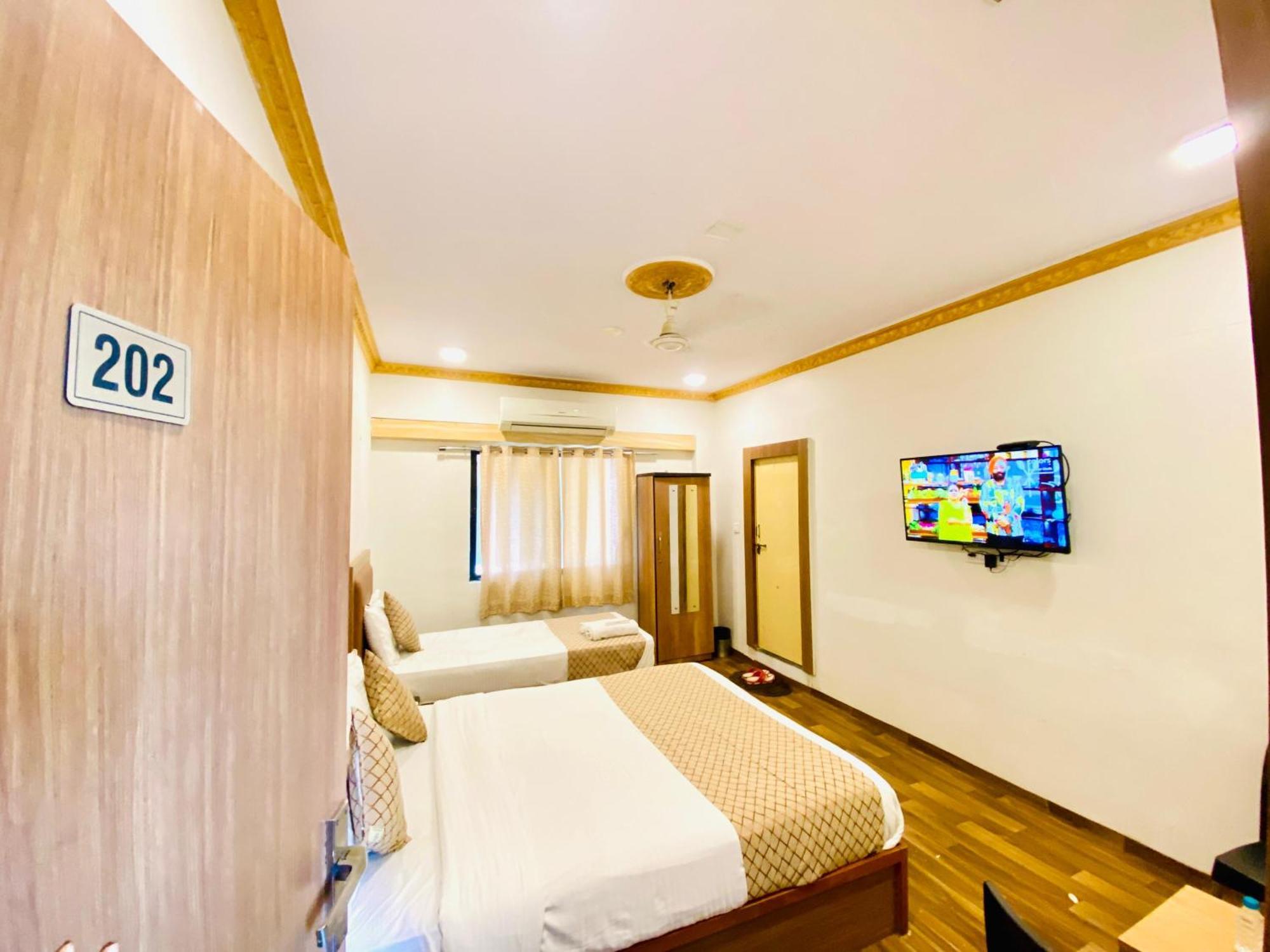 Hotel Abc Satellite Prahlad Nagar Ahmedabad Exterior foto