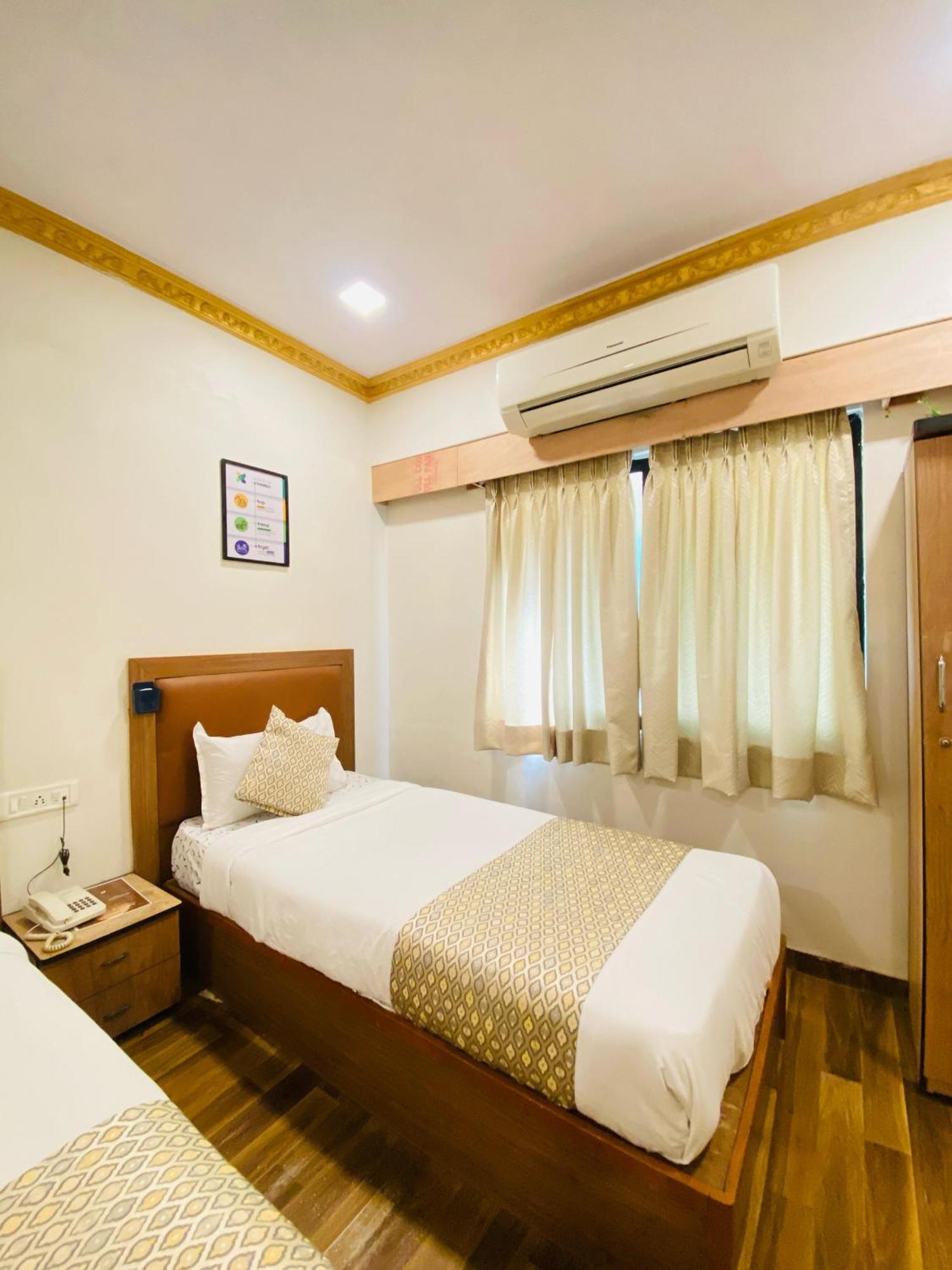 Hotel Abc Satellite Prahlad Nagar Ahmedabad Exterior foto