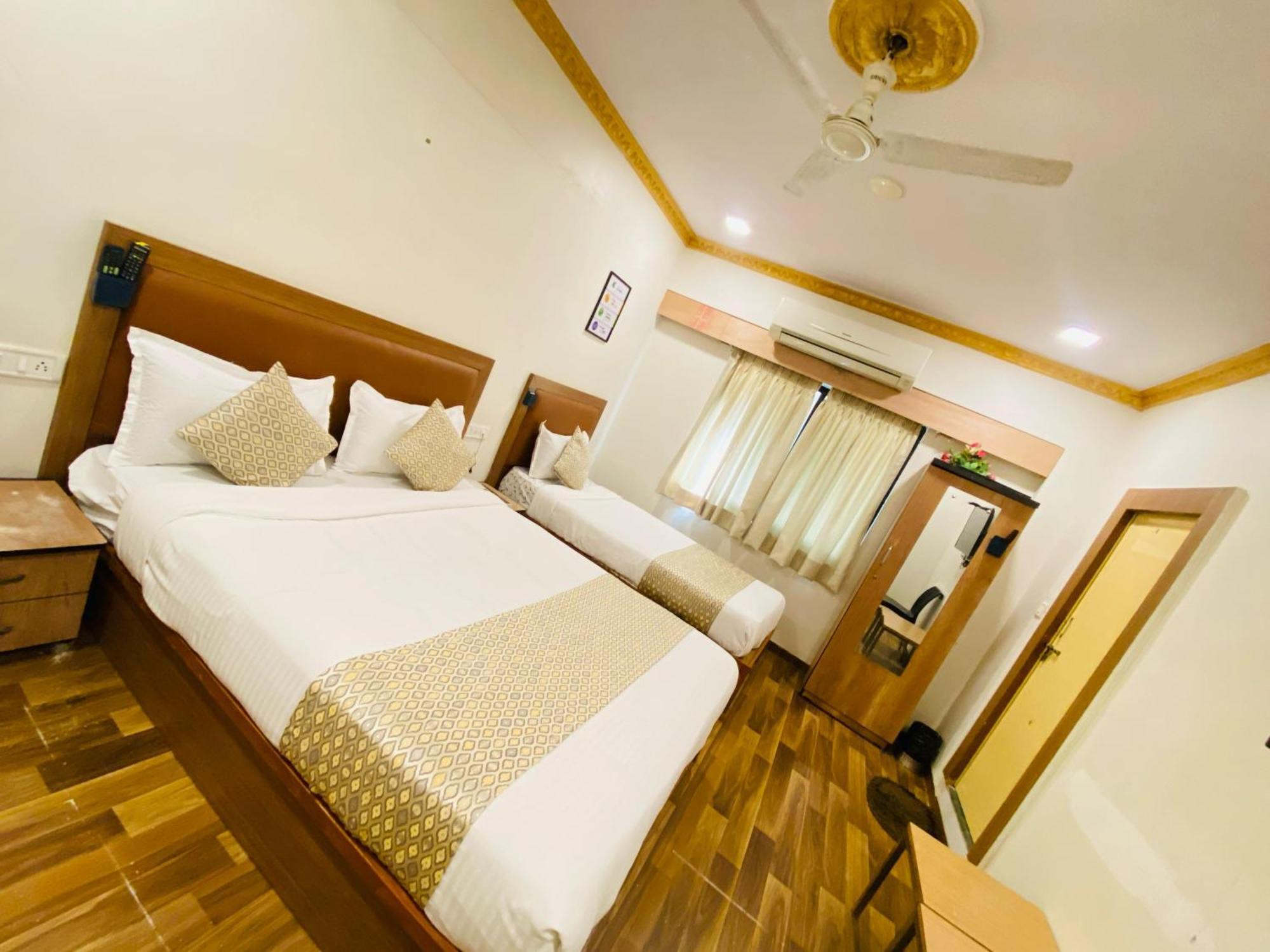 Hotel Abc Satellite Prahlad Nagar Ahmedabad Exterior foto