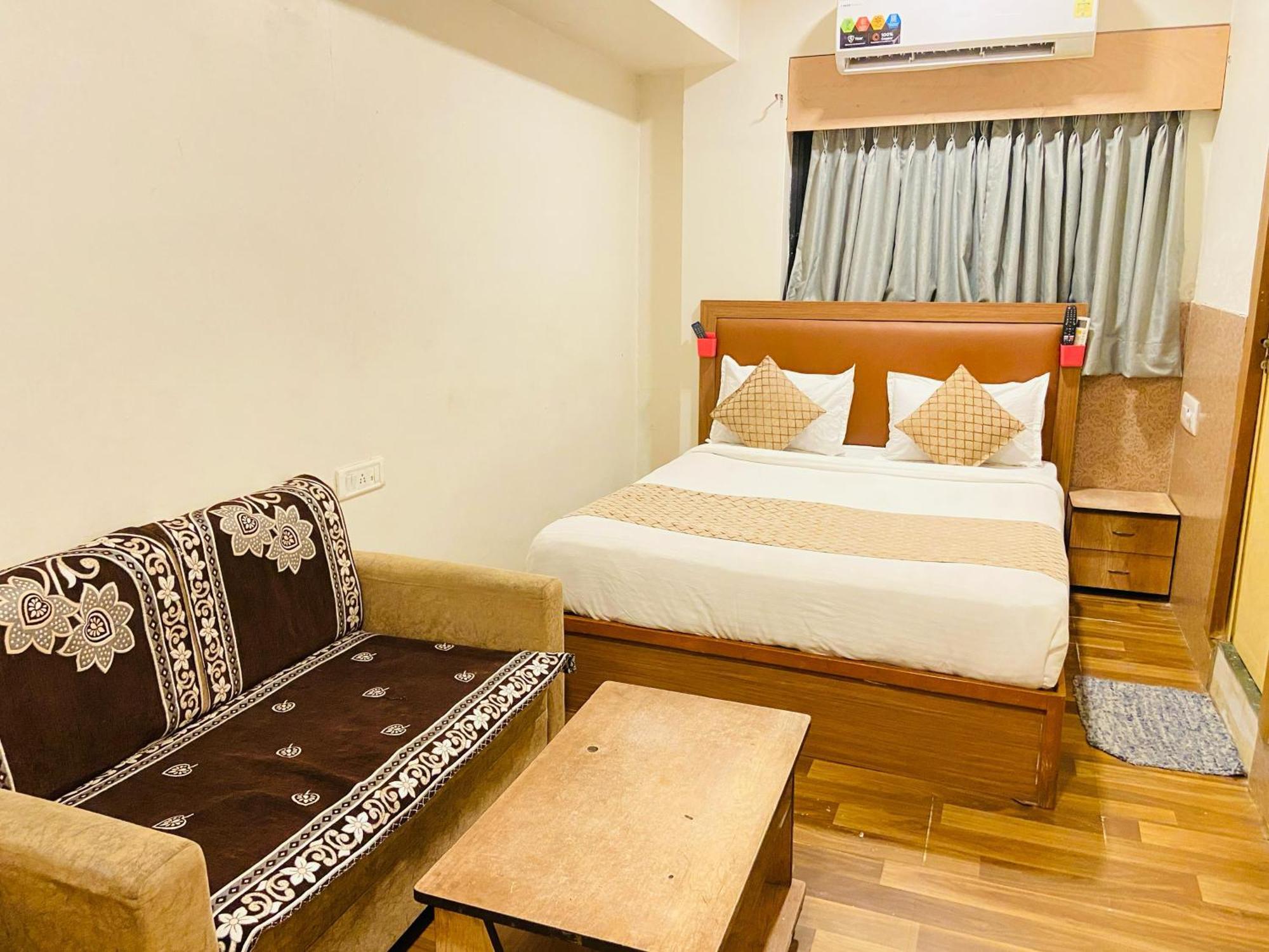 Hotel Abc Satellite Prahlad Nagar Ahmedabad Exterior foto