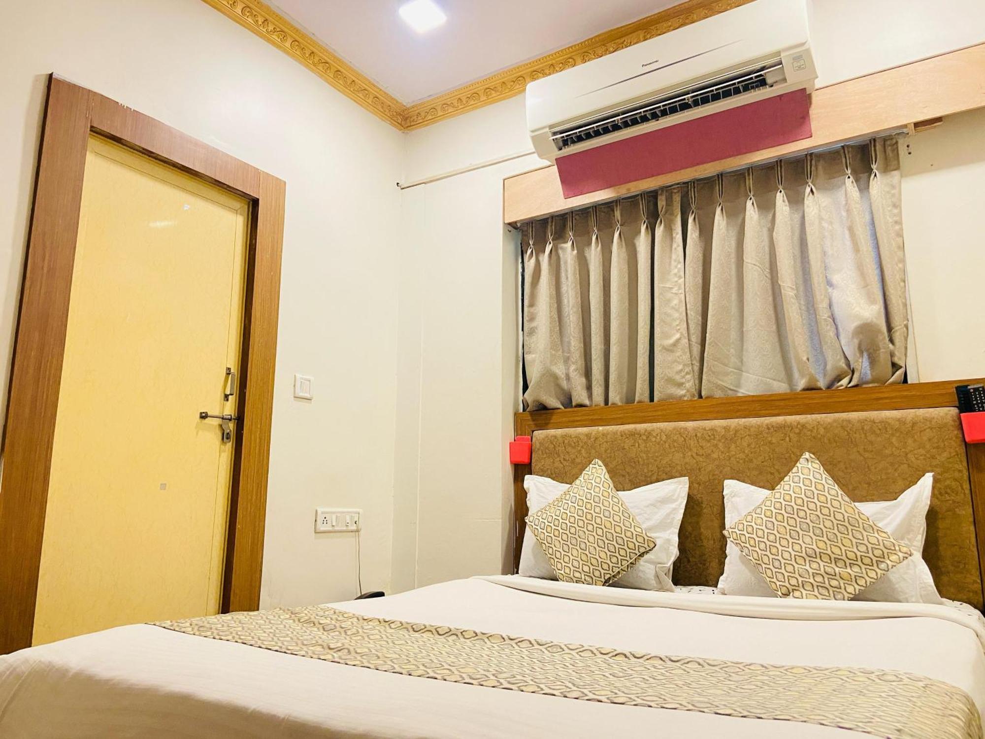 Hotel Abc Satellite Prahlad Nagar Ahmedabad Exterior foto