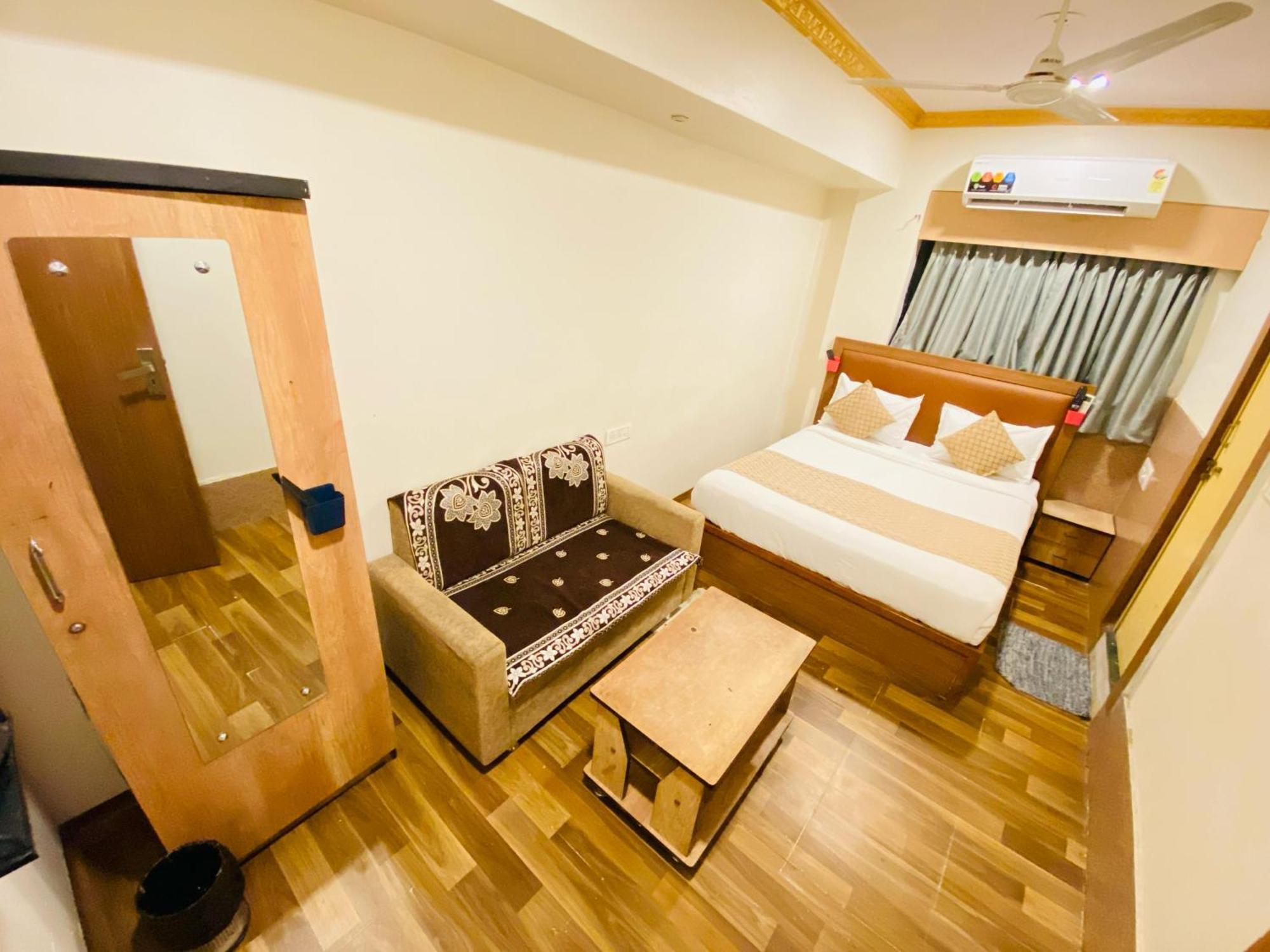 Hotel Abc Satellite Prahlad Nagar Ahmedabad Exterior foto