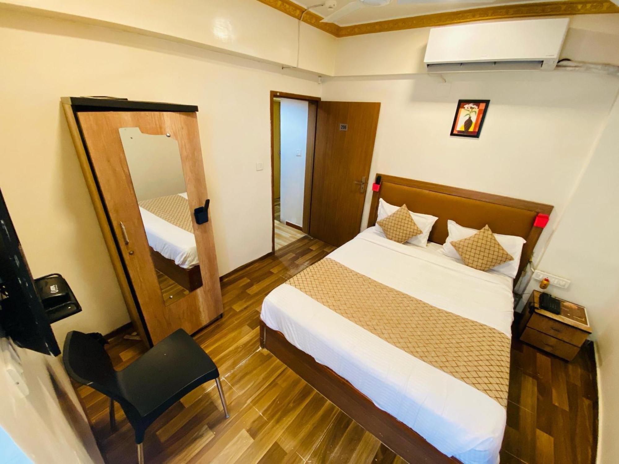 Hotel Abc Satellite Prahlad Nagar Ahmedabad Exterior foto