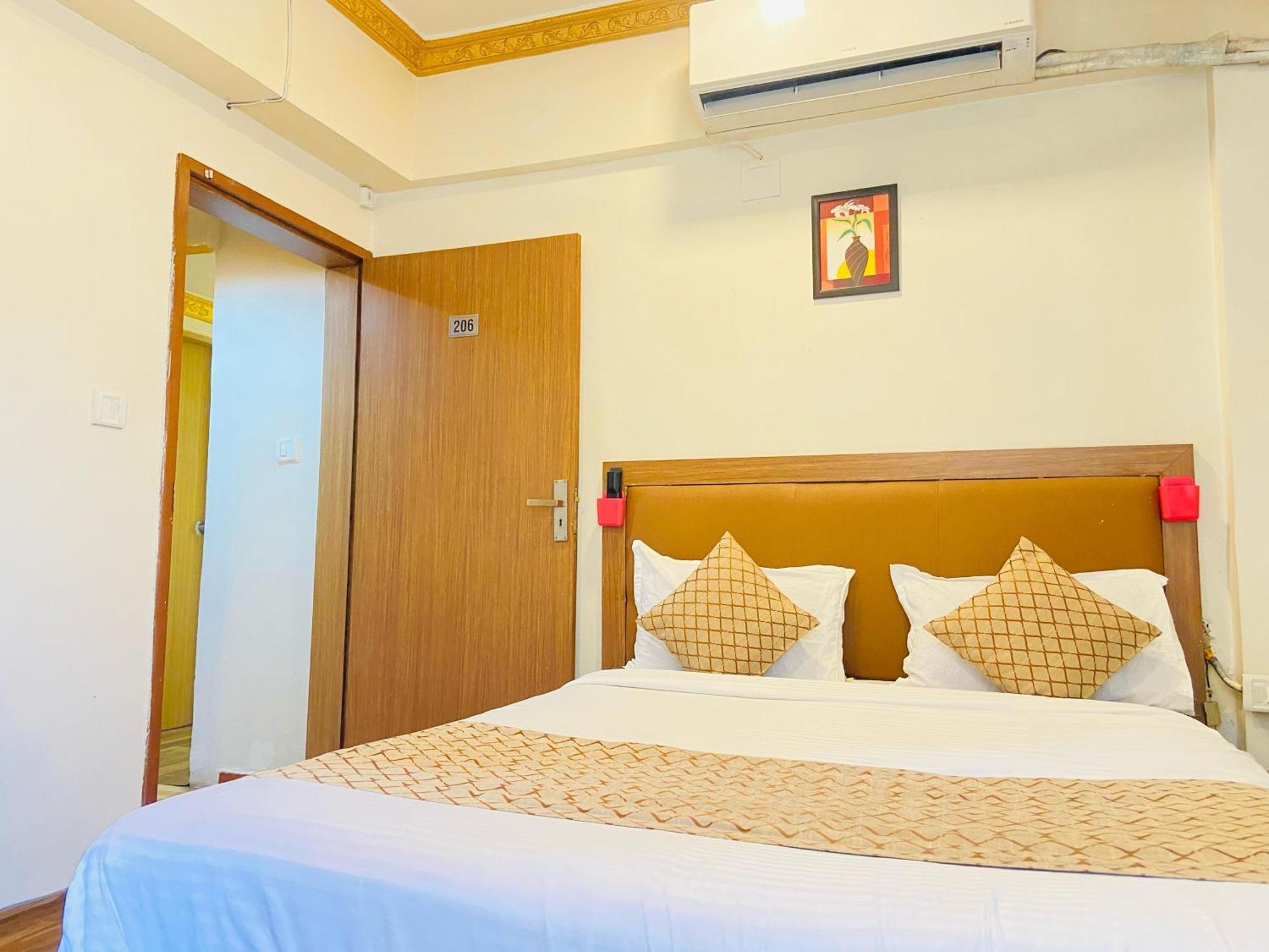 Hotel Abc Satellite Prahlad Nagar Ahmedabad Exterior foto