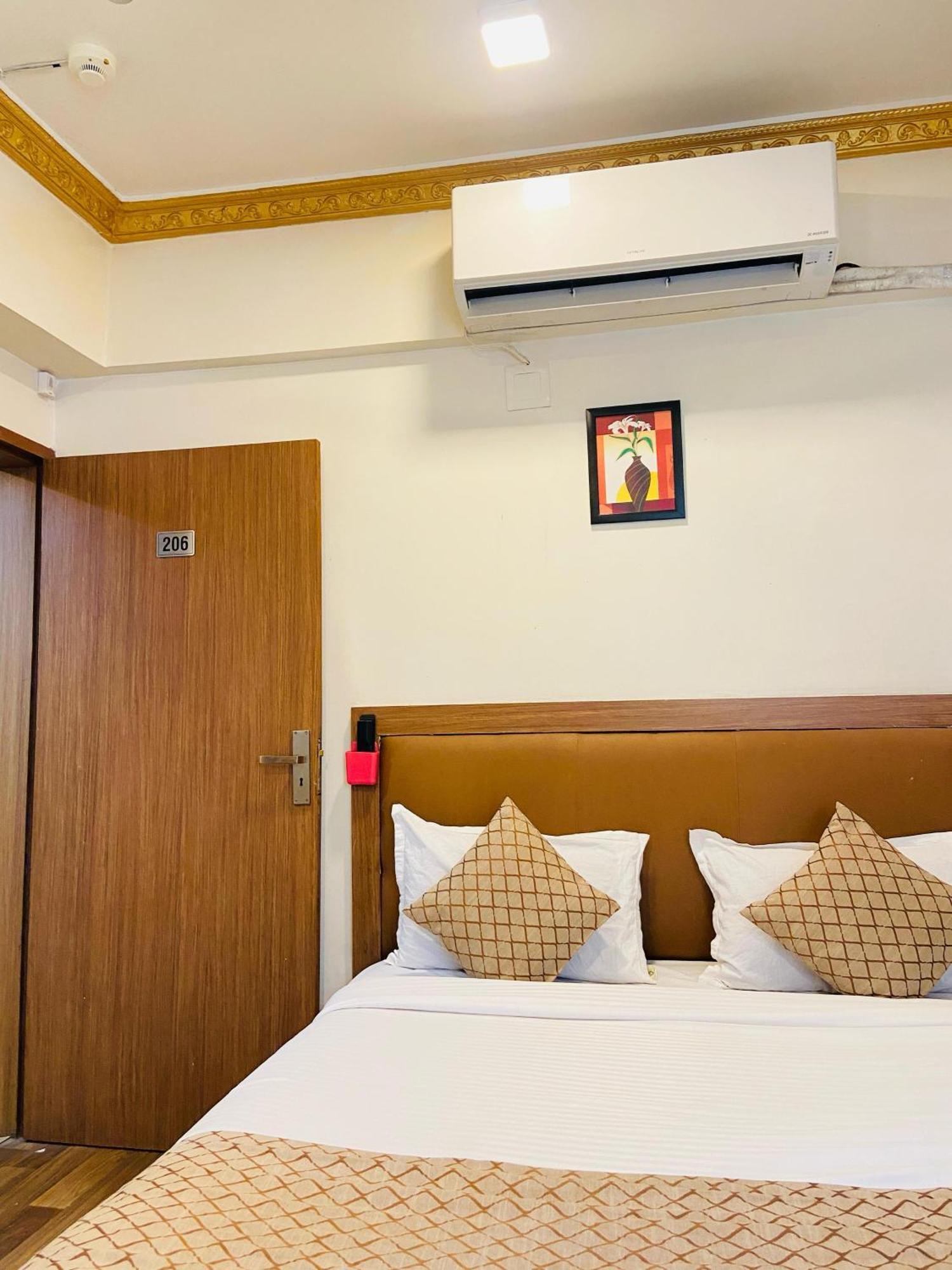 Hotel Abc Satellite Prahlad Nagar Ahmedabad Exterior foto