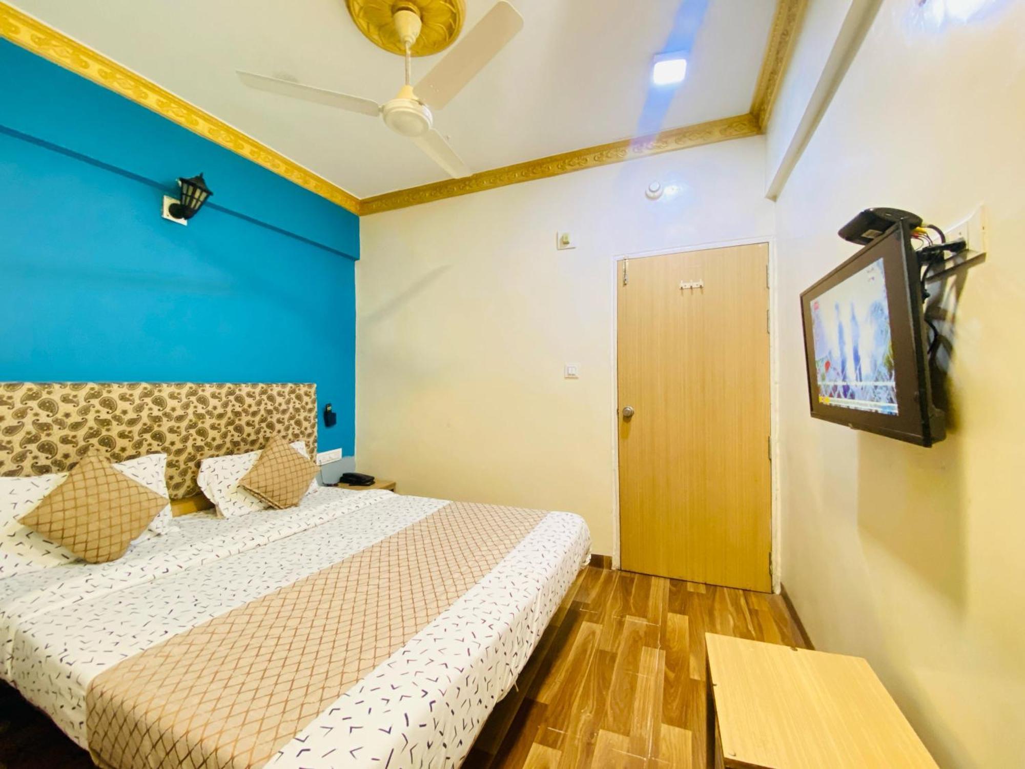 Hotel Abc Satellite Prahlad Nagar Ahmedabad Exterior foto